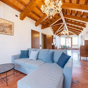luxury-penthouse-with-terrace.hotelinveneto.com/
